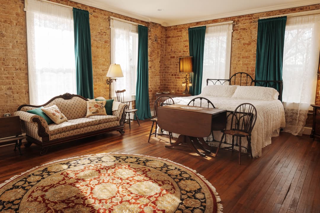 Choose Lodging Accommodations at Our Inn in Greenville SC